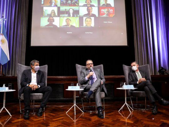 Los ministros de Desarrollo Productivo, Matías Kulfas; y de Ciencia y Tecnología, Roberto Salvarezza, presentaron una serie de medidas.