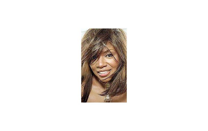 Gloria Gaynor festeja su cumpleaños número 60