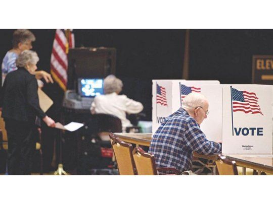 EEUU: demócratas y republicanos definen voto a voto en legislativas, prueba clave para la política de Trump