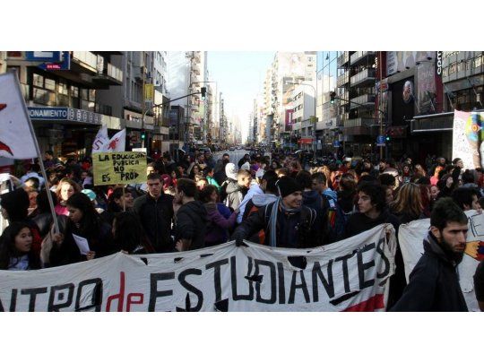 Estudiantes pedirán la baja de la reforma educativa ante el Gobierno de la Ciudad