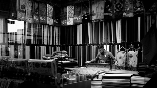 Instaló un cajón de venta de telas en CDMX, el negocio no paraba de crecer y murió de manera inesperada: los socios franceses que lo heredaron y lo transformaron en un poderoso imperio