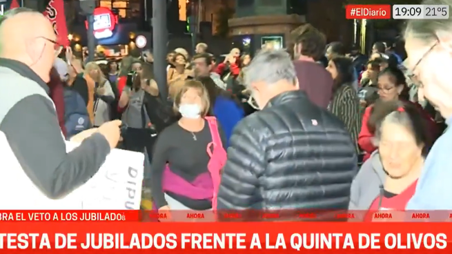 Cacerolazo en la Quinta de Olivos.