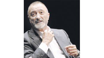 ámbito.com | Pérez-Reverte: “Yo no quise suplantar el original, sino hacer una síntesis que se lea de un tirón,  para que, estimulados por esa primera lectura, se lo lea completo. Quise ser un intermediario eficaz”.
