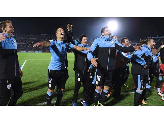 Uruguay ganó de local y jugará el Mundial.