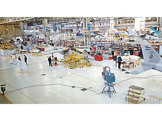 Demora . Una vez más se suspendió el acto de entrega de los tres nuevos aviones Pampa . Esta vez no fue la falta de repuestos.