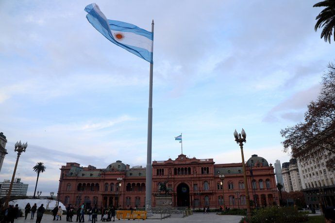 Gobierno oficializó la prohibición de contratar nuevos empleados en el Estado