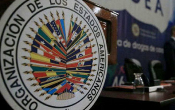 La OEA aprobó una resolución para declarar a Maduro presidente ilegítimo.