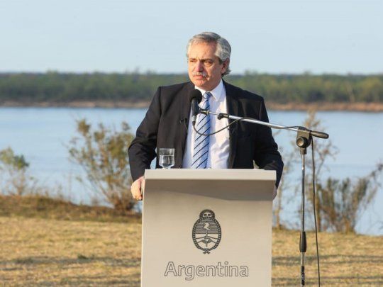 Alberto Fernández durante la firma del Acuerdo Federal de&nbsp;Hidrovía.