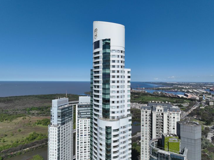 Alvear Tower, el gigante de Puerto Madero y América del Sur, la torre residencial más alta de América del Sur con 235 metros de altura Alvear Tower, el gigante de Puerto Madero y América del Sur, la torre residencial más alta de América del Sur con 235 metros de altura