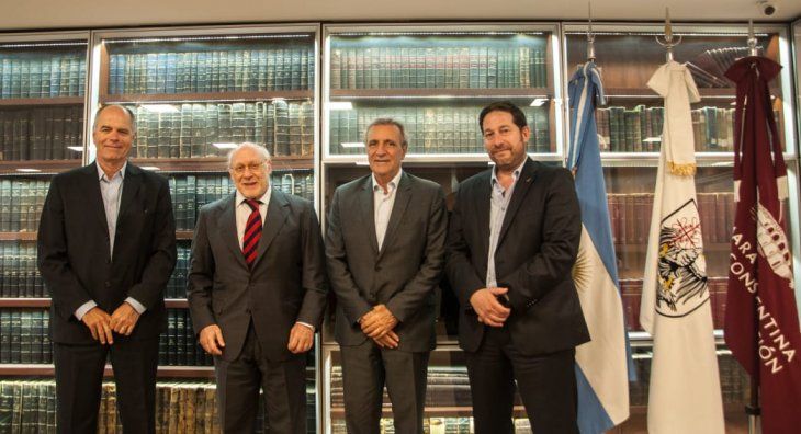 Julio C&eacute;sar Crivelli, Teodoro Argerich, Antonio P&eacute;cora e Iv&aacute;n Szczech, de izquierda a derecha, piden la declaraci&oacute;n de emergencia.