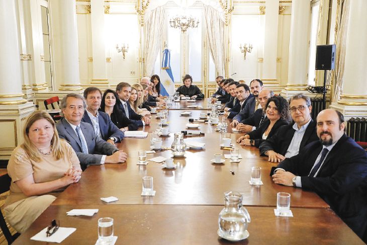 Menem sostuvo que no depende de su voluntad que el DNU que firmó Milei llegue al recinto. Menem sostuvo que no depende de su voluntad que el DNU que firmó Milei llegue al recinto.