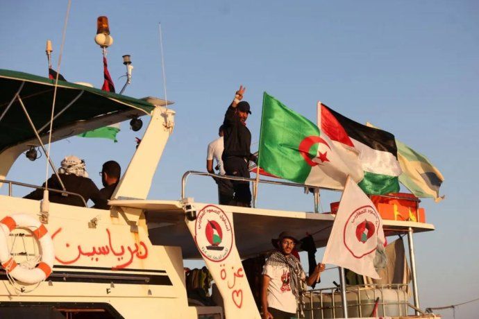 The Sumud Global Flotilla, composed of activists from more than 30 countries, departed from Barcelona with help for the Gaza Strip.