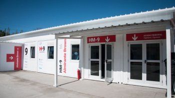 En Hurlingham, fueron internados los primeros 8 pacientes en el Hospital Modular, de los cuales son 6 casos positivos de Covid-19 confirmados y 2 sospechosos. En Almirante Brown ingresaron otros dos pacientes.