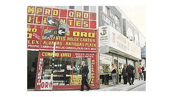 ámbito.com | Antes, el oro se buscaba en los comercios especializados de la City. Ahora se lo demanda en bancos y en todo el país.
