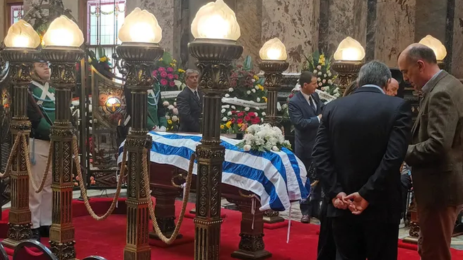 Danilo Astori fue velado en el Parlamento