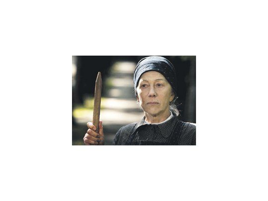 Helen Mirren es la mujer envejecida, urticante y admirable aun en sus gestos antipáticos, en “Tras la puerta”, de István Szabó.