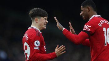 Cambió el partido. El ingreso de Garnacho mejoró a Manchester United, que venció a Leeds con un gol suyo.