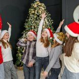 Estas actividades van a hacer que los chicos se entretengan en la cena navideña. Estas actividades van a hacer que los chicos se entretengan en la cena navideña.