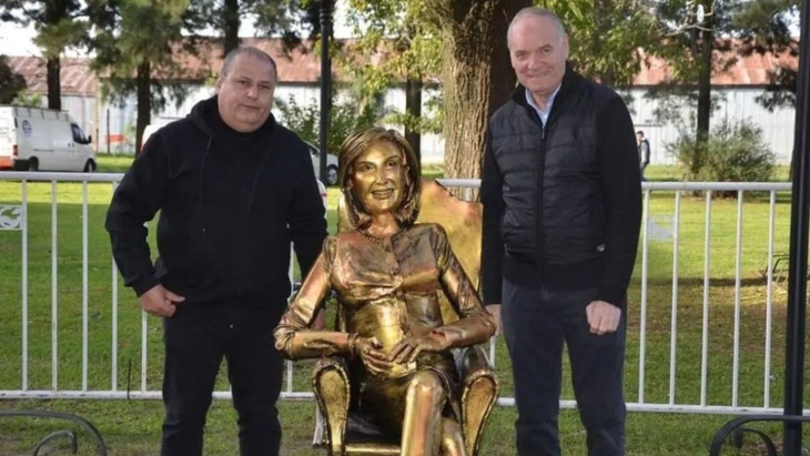 Mirtha Legrand spoke with the mayor of Villa Cañás and ordered her statue to be fixed