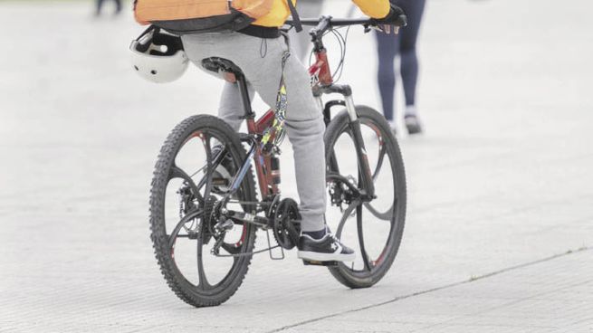 Razones. La imputación es por el cobro de cargos adicionales compulsivos en los envíos que realizan esas dos empresas de delivery.