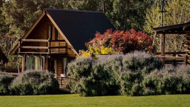 Cuenta con capacidad de alojamiento en el mismo valle para los turistas. Cuenta con capacidad de alojamiento en el mismo valle para los turistas.