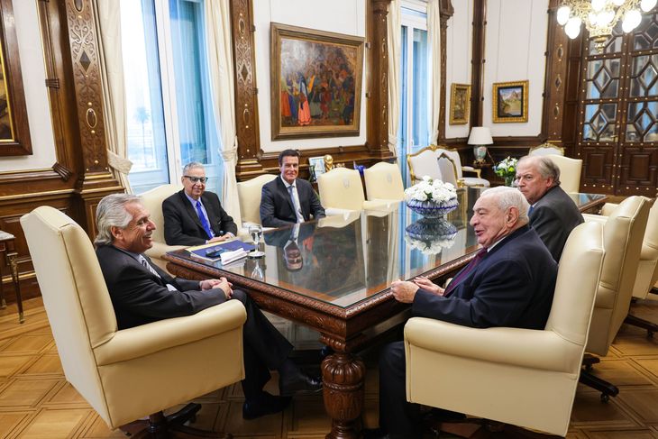 Autoridades de la BCBA con Alberto Fernández en marzo de 2023, cuando Milei era aún una “mala palabra” para el “establishment” (o “la casta”). Autoridades de la BCBA con Alberto Fernández en marzo de 2023, cuando Milei era aún una “mala palabra” para el “establishment” (o “la casta”).
