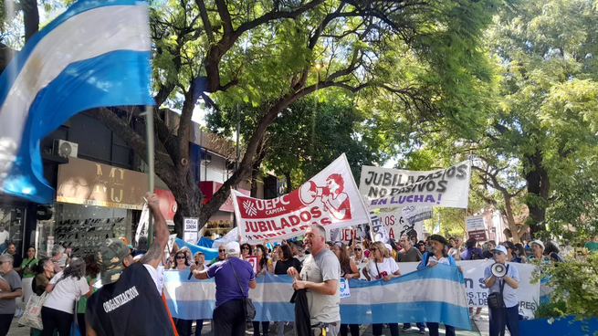 Los jubilados de Córdoba marcharon por las calles céntricas de la capital.&nbsp;