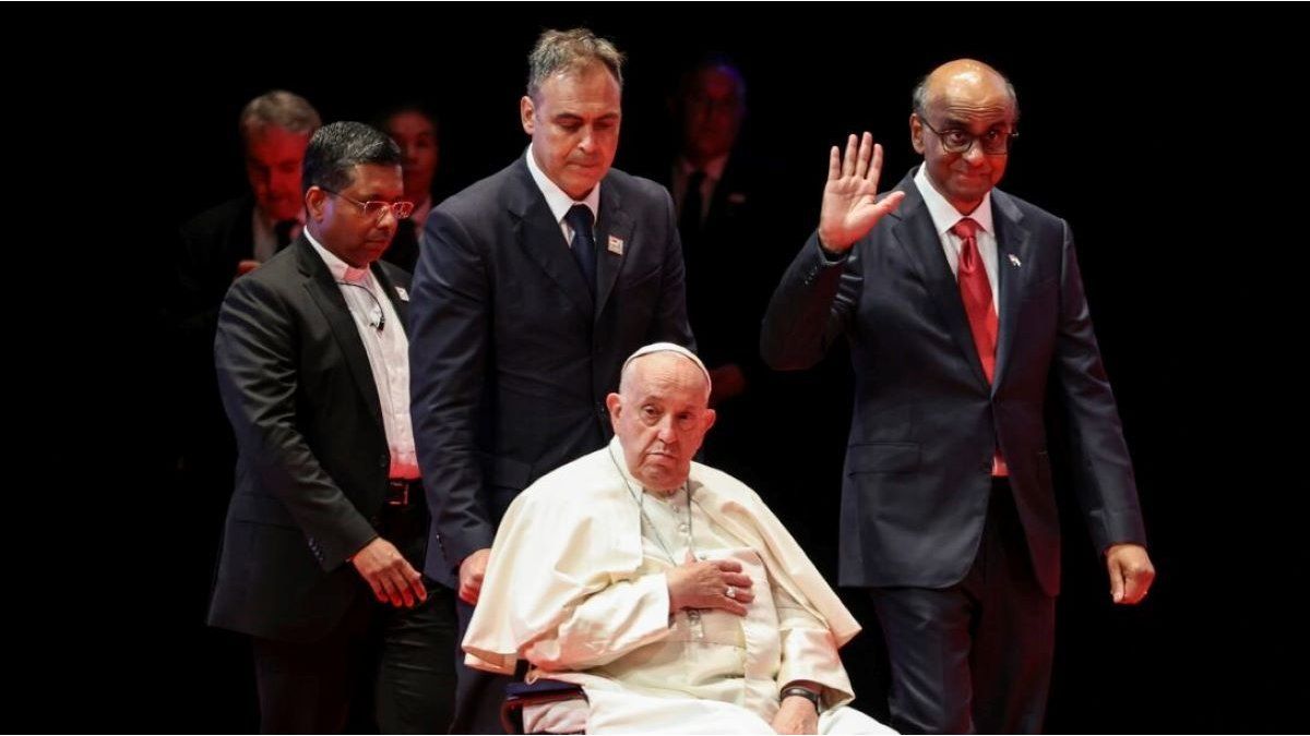 In Singapore, the Pope called for the protection of the dignity of migrant workers