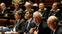 El ministro Luis Alberto Heber es cuestionado por su gestión de la seguridad en Uruguay.