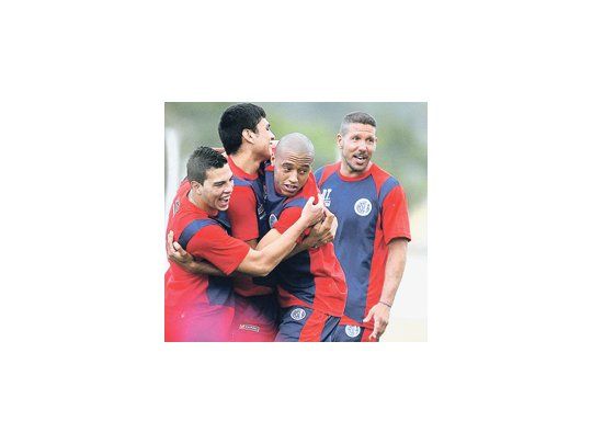 Simeone se mostró distendido durante la primera práctica del plantel en Mar del Plata.