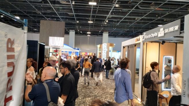 Los pasillos de Expo Construir mostraron una fuerte concurrencia de empresarios, desarrolladores y proveedores de materiales en el Hilton de Puerto Madero