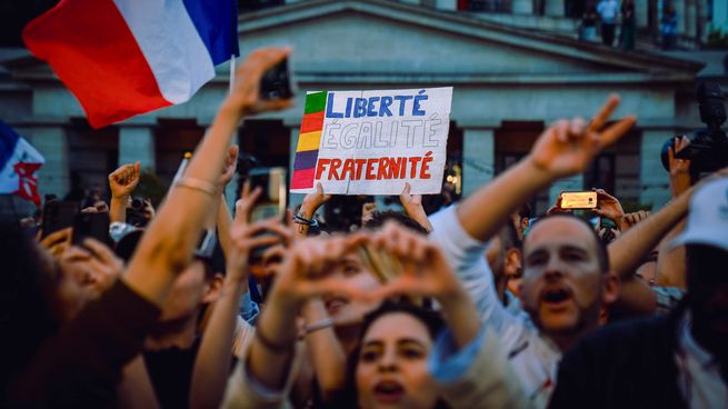 La coalición de izquierda logró frenar el avance de la extrema derecha de Marine Le Pen en Francia.