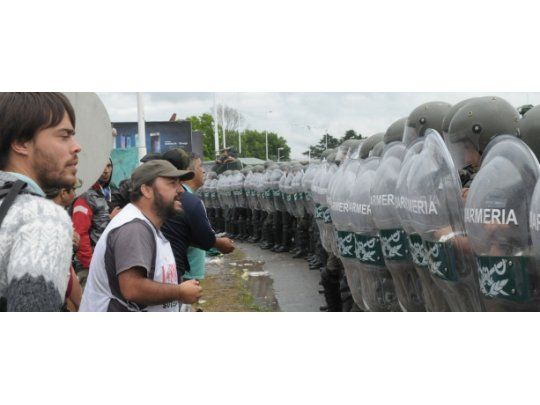 Los efectivos de Gendarmería avanzaron sobre la protesta. Imagen de TV.