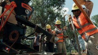 En Misiones, avanzan las obras en el tendido eléctrico financiadas por la CAF. En Misiones, avanzan las obras en el tendido eléctrico financiadas por la CAF.