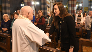 La vicepresidencia prefirió ir a la Basílica María Auxiliadora y San Carlos en Almagro, en CABA, para homenajear al papa Francisco. La vicepresidencia prefirió ir a la Basílica María Auxiliadora y San Carlos en Almagro, en CABA, para homenajear al papa Francisco.