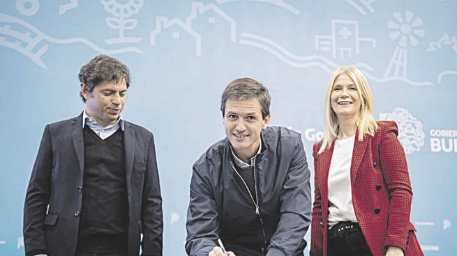contexto. Kicillof, ante intendentes oficialistas, lanzó ayer el programa CREA, mediante el cual las familias bonaerenses podrán acceder a créditos a tasa 0 para la refacción de sus viviendas.