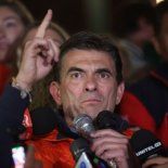 Mientras se comprometió a mantener los programas sociales y a promover el crecimiento, Paz se resistió inicialmente a solicitar el apoyo del FMI. Mientras se comprometió a mantener los programas sociales y a promover el crecimiento, Paz se resistió inicialmente a solicitar el apoyo del FMI.