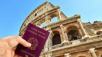 El decreto del gobierno de Meloni limitaba ese principio, restringiendo la posibilidad de obtener la ciudadanía solo a hijos o nietos de italianos nacidos en Italia, lo que dejaba fuera a miles de descendientes nacidos en el extranjero, sobre todo en países como Argentina, que concentra una de las mayores comunidades de origen italiano fuera de Europa.