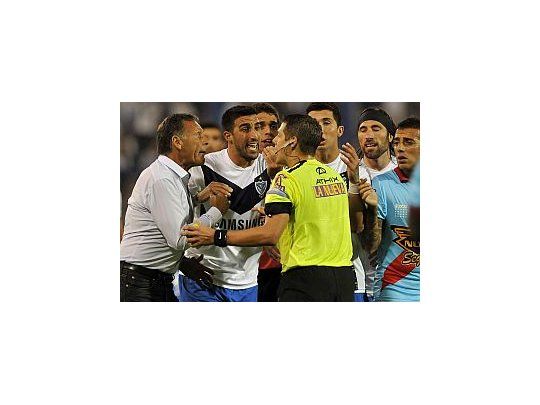 La polémica jugada en Vélez-Arsenal volvió a encender el debate sobre el uso de la tecnología en el fútbol.