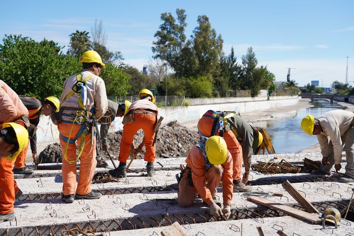 Obras en el Arroyo del Gato en La Plata. Obras en el Arroyo del Gato en La Plata.