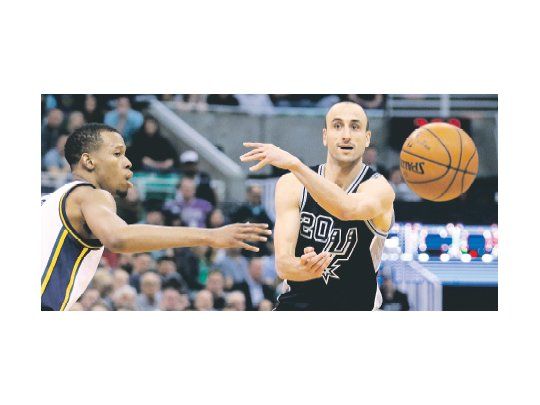 INTERMINABLE. Emanuel Ginóbili anunció que seguirá en los Spurs. Foto: AP.