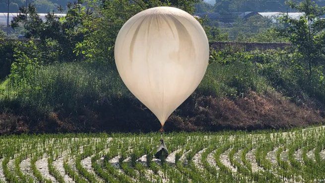 Enormes globos sorprendieron a los habitantes de Corea del Sur