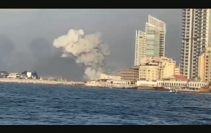 El momento de la tremenda explosión en el puerto de Beirut: hay miles de heridos