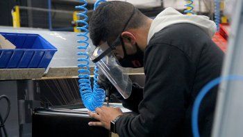 la industria cayo 5% en mayo (preven mejora en los proximos meses)
