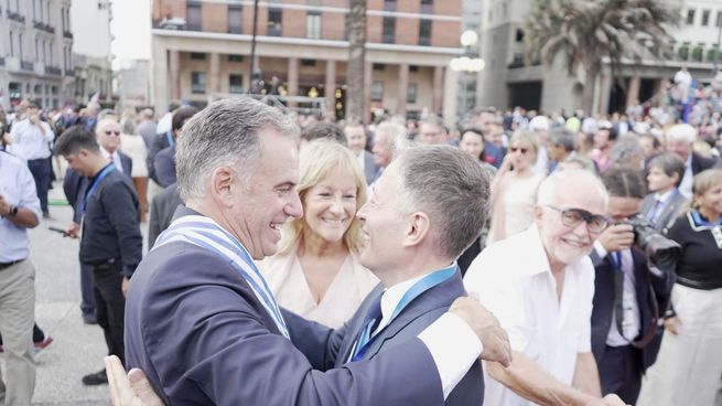 El argentino Fernando Gray celebró la asunción del presidente Yamandú Orsi y la vice Carolina Cosse.