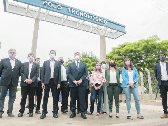 Gesto. Ziliotto y Raverta sellaron la asistencia en el desembarco de funcionarios en La Pampa. 