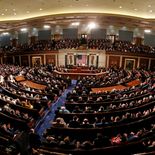 La Cámara Baja de Estados Unidos votó 212 a 212 contra una resolución demócrata que buscaba limitar la capacidad del presidente Donald Trump para continuar hostilidades sin autorización del Congreso. La Cámara Baja de Estados Unidos votó 212 a 212 contra una resolución demócrata que buscaba limitar la capacidad del presidente Donald Trump para continuar hostilidades sin autorización del Congreso.