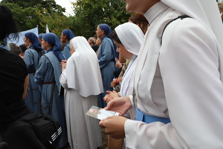 Cientos de fieles se dirigieron a Plaza Constitución para rezar por la salud del papa Francisco. Cientos de fieles se dirigieron a Plaza Constitución para rezar por la salud del papa Francisco.