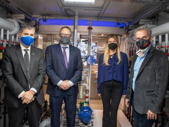 Protagonistas. El presidente de YPF, Pablo González, junto a Matías Kulfas, Marisa Fassi y Gustavo Castells.