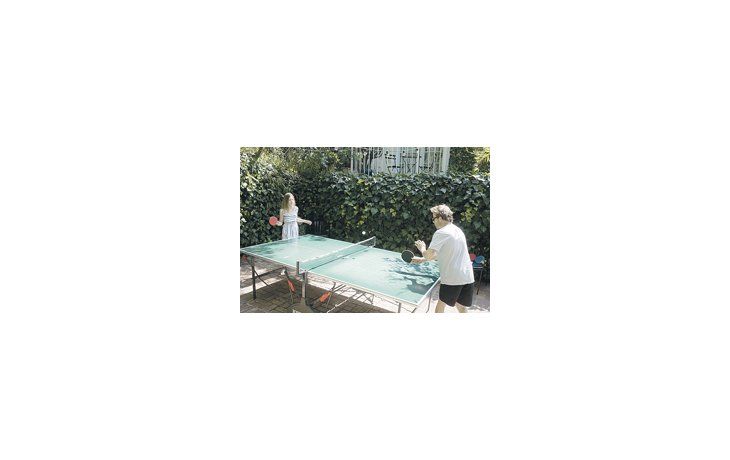 ámbito.com | Stephen Dorff y Elle Fanning en «Somewhere», sensible y bien hecha aunque algo monocorde y alargada descripción de la vida de un famoso actor de Hollywood, llena de lujos y mujeres, pero vacía.